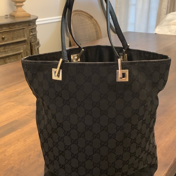 gucci shopper monogram